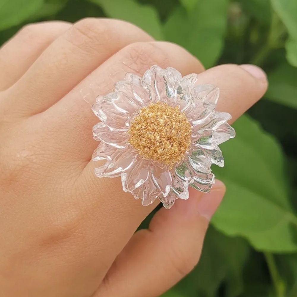 NWOT Tranparent Acrylic Sunflower Ring - Size 6